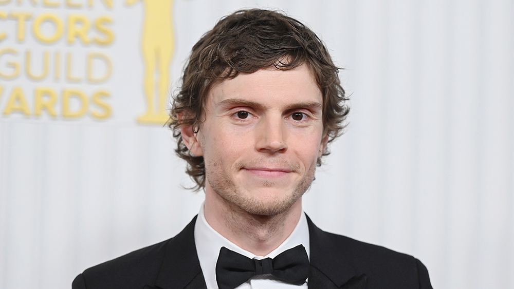 taille-evan-peters-Image