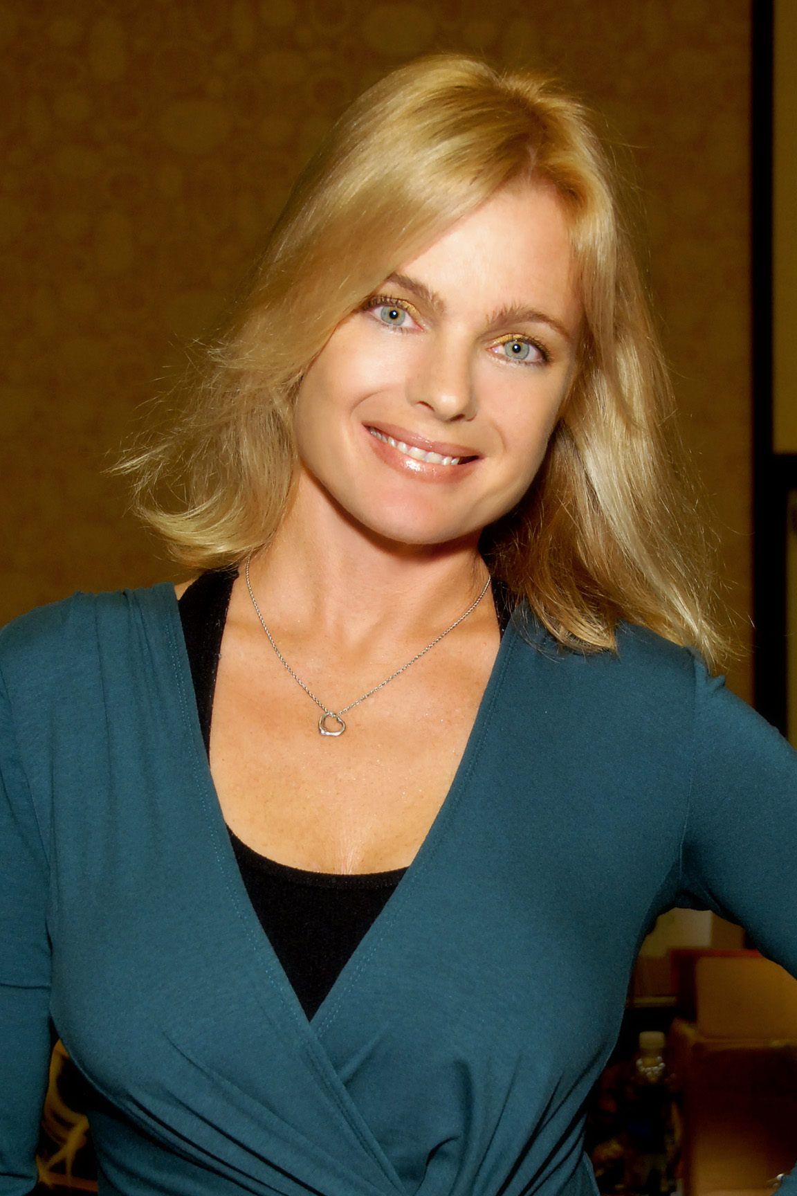 La Taille De Erika Eleniak Quelle Taille Font ils la-taille-de-erika-eleniak-quelle-taille-font-ils