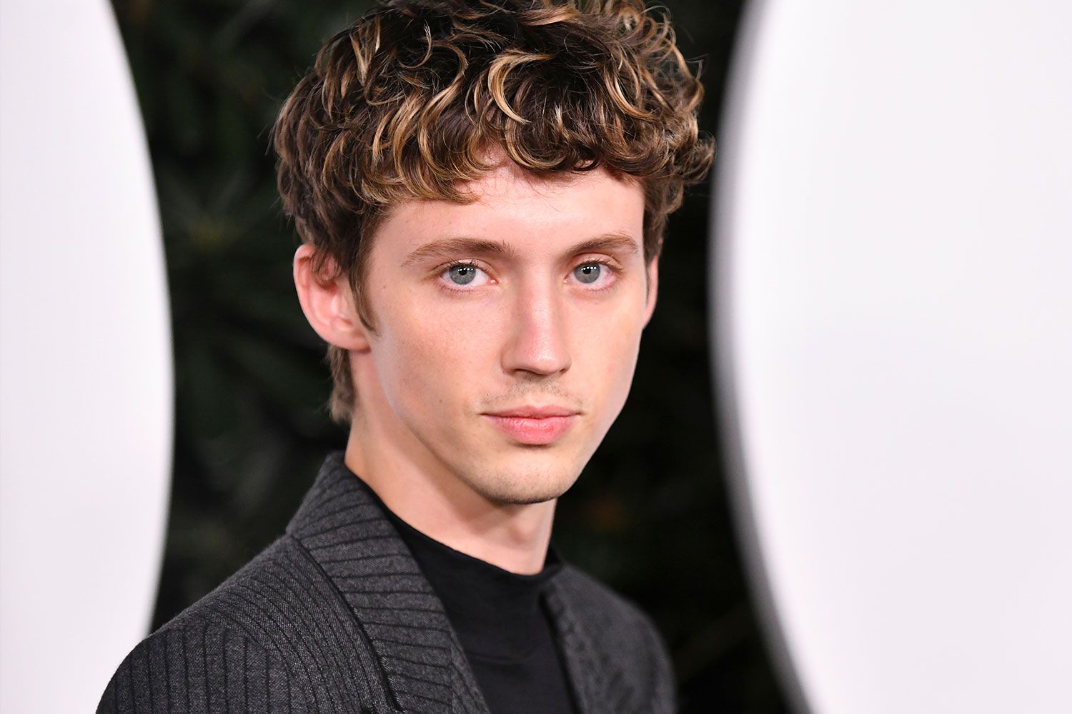 taille-troye-sivan-Image