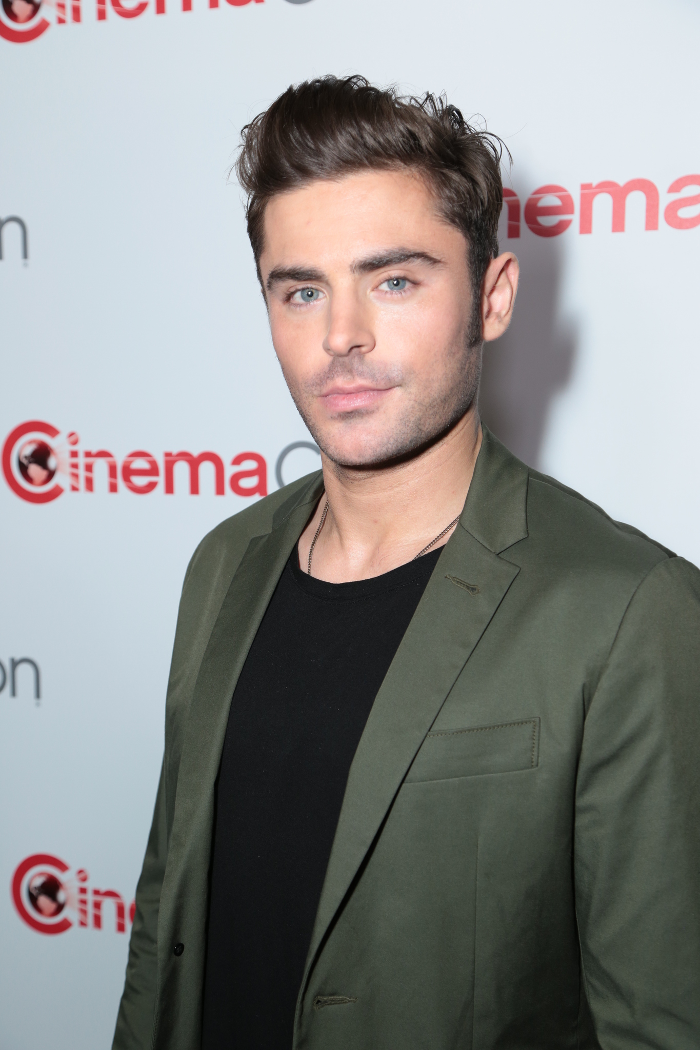 taille-zac-efron-Image